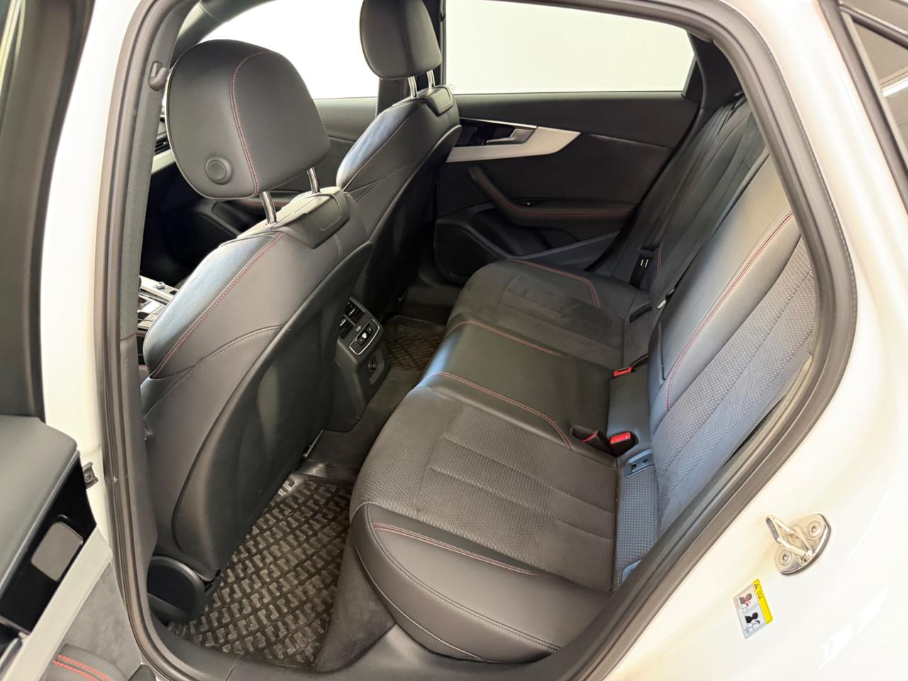 Audi A4 40 TDI quattro S tronic line edition PARI A NUOVO