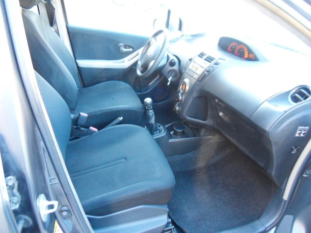 Toyota Yaris 1.0 5 porte