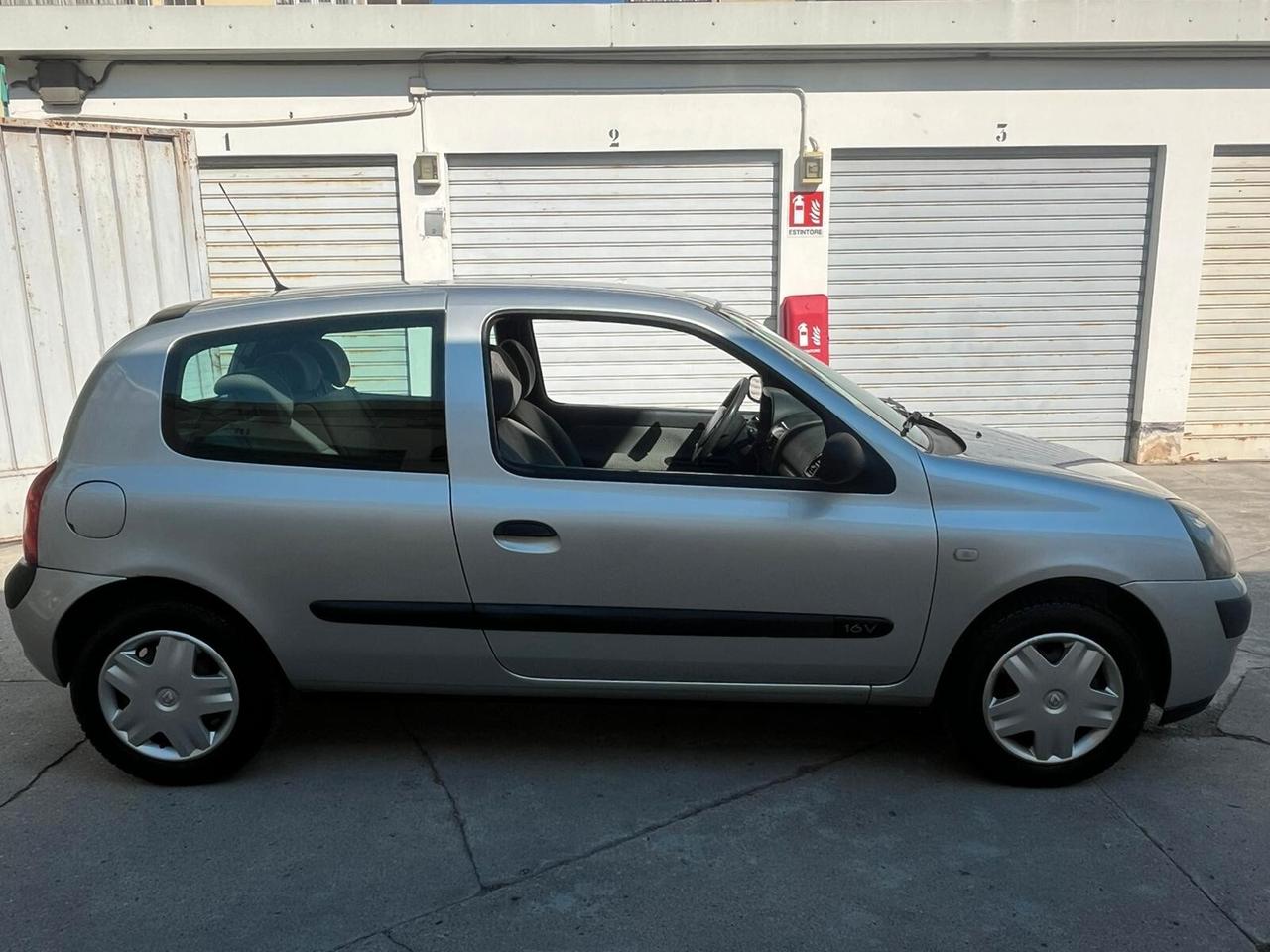 Renault Clio 1.2 16V cat 3 porte Luxe Privilège
