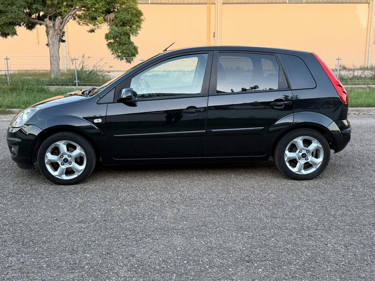 Ford Fiesta 1.2 Benzina GPL scade 2035