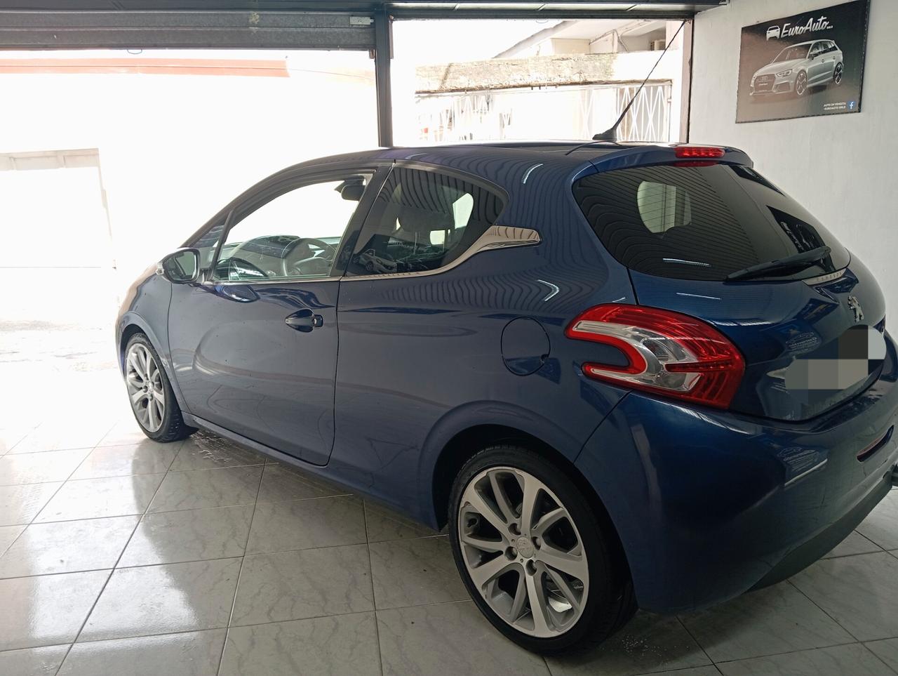 Peugeot 208 1.6 diesel 2012 CON GARANZIA