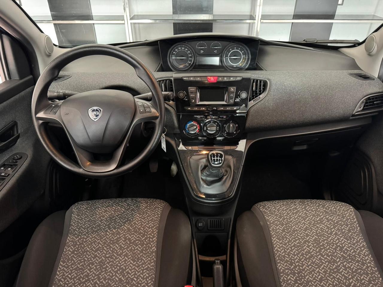 Lancia Ypsilon 1.0 70cv Hybrid Silver