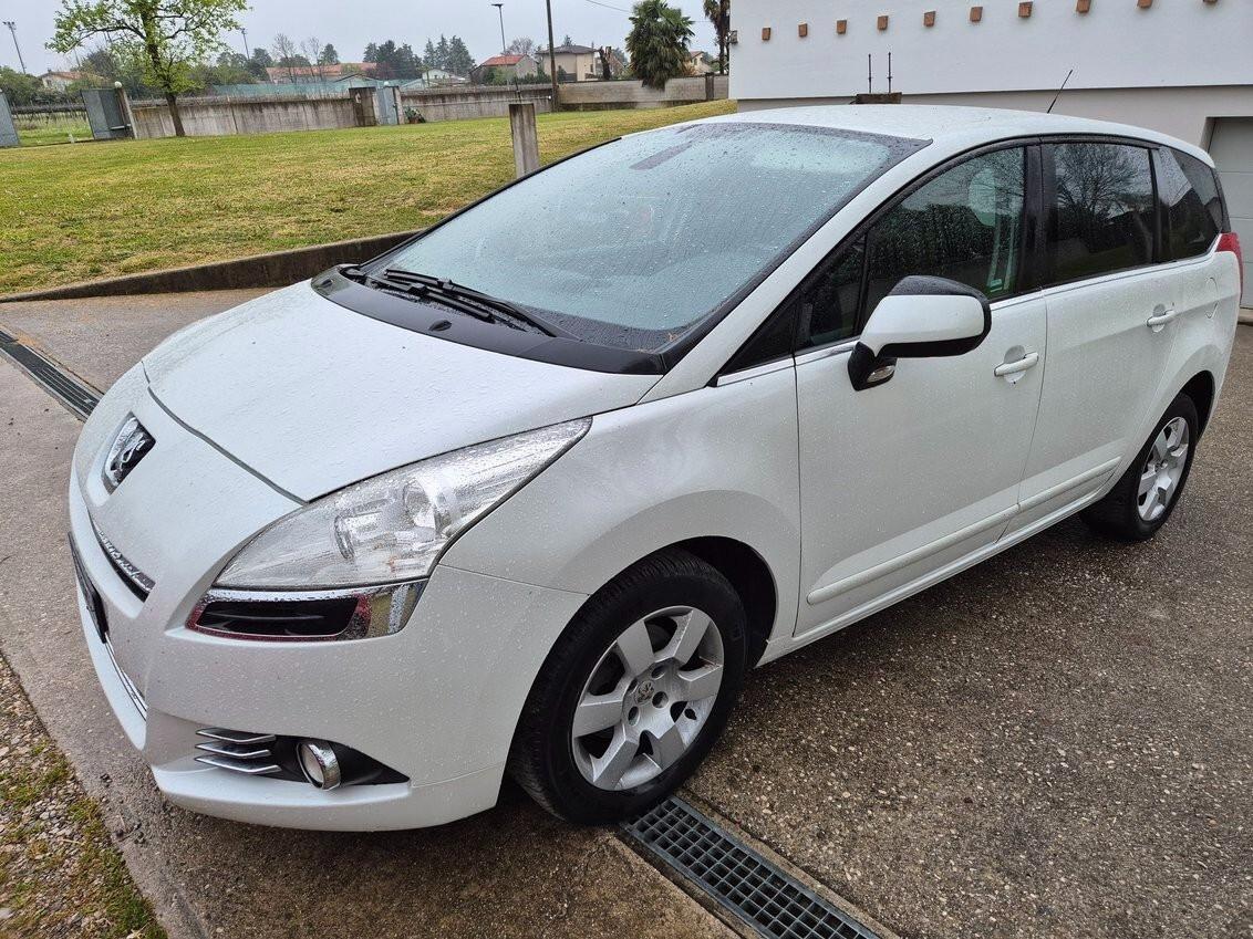 Peugeot 5008 1.6 HDi 112CV Business NAVI 89600 KM!! MY 2013
