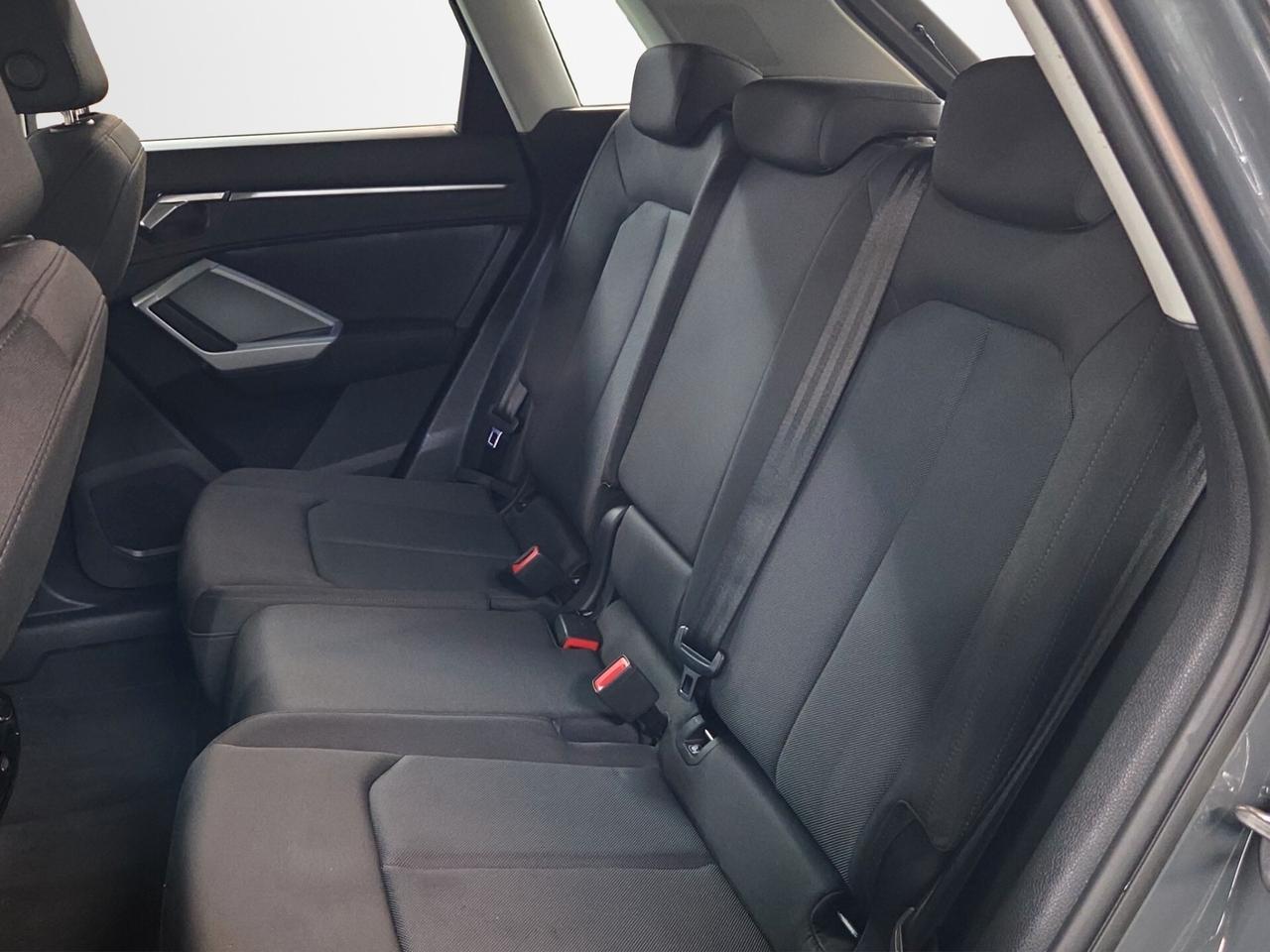 Audi Q3 45 TFSI e S tronic Business