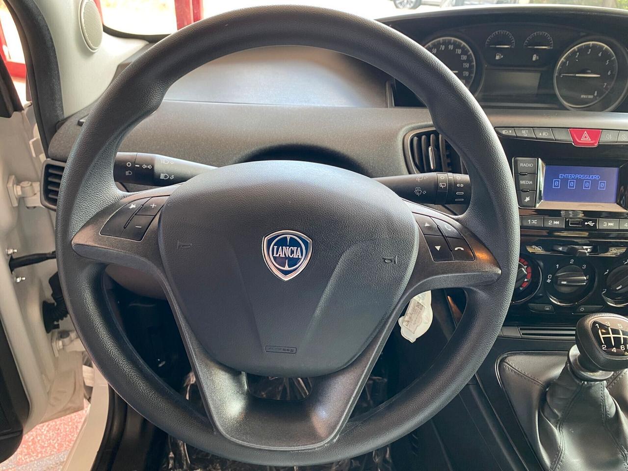 Lancia Ypsilon 1.0 Hybrid Silver