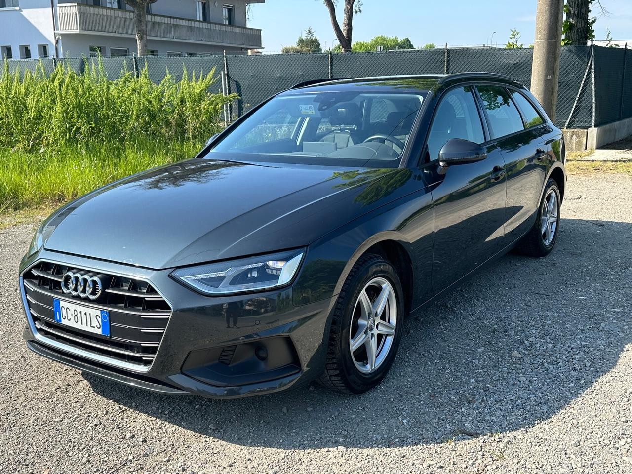 Audi A4 Avant 40 TDI quattro S tronic Business Advanced