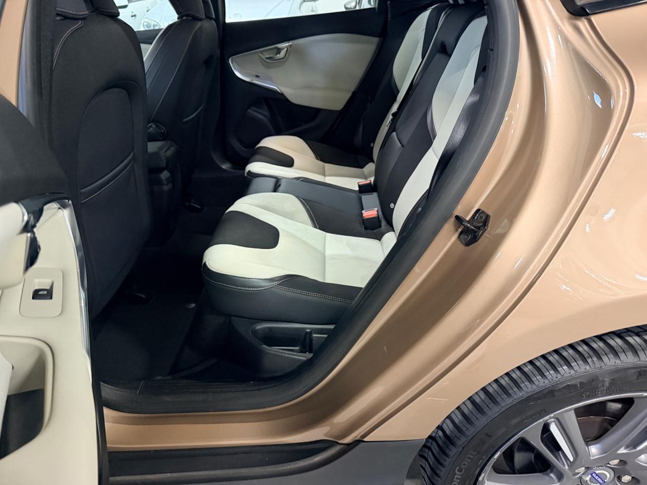 Volvo V40 Cross Country D3 Geartronic Momentum