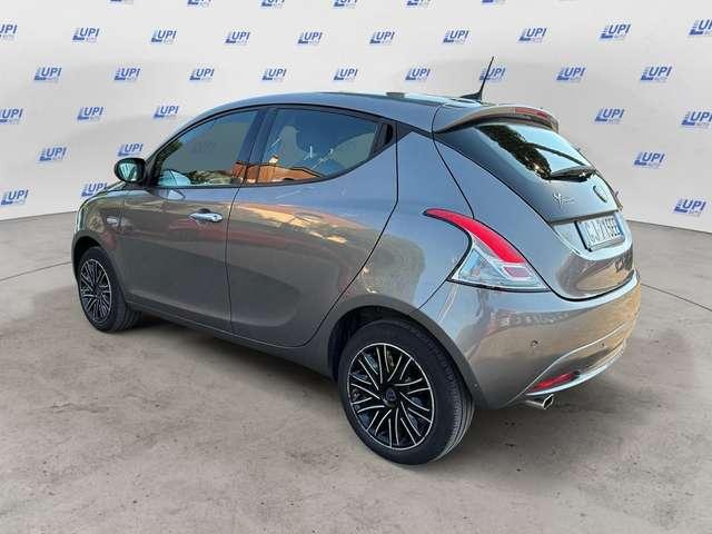 Lancia Ypsilon 1.0 firefly hybrid Gold s&s 70cv