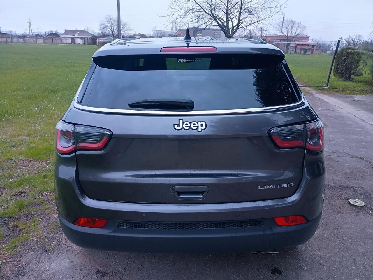 Jeep Compass TDI 1600 cc - 98000 km del 2018 2 ruote motrici neo patentati ottime condizioni