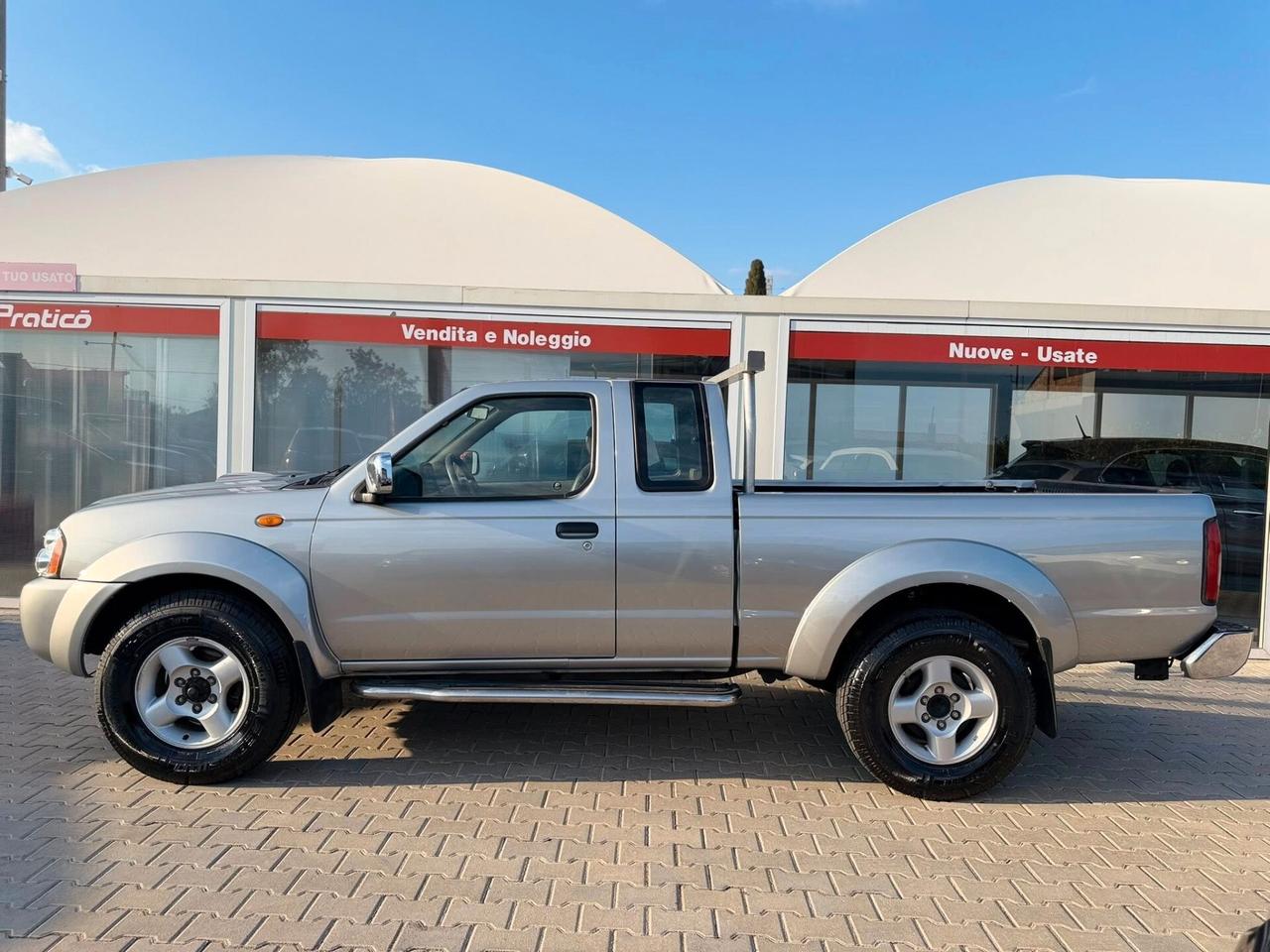 Nissan King Cab 2.5 Diesel 2 porte con gancio di traino