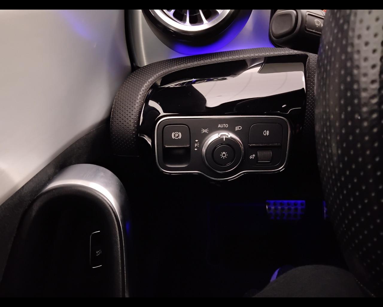 Mercedes-Benz CLA Sh.Brake - X118 - CLA Shooting Brake 200 d Premium auto