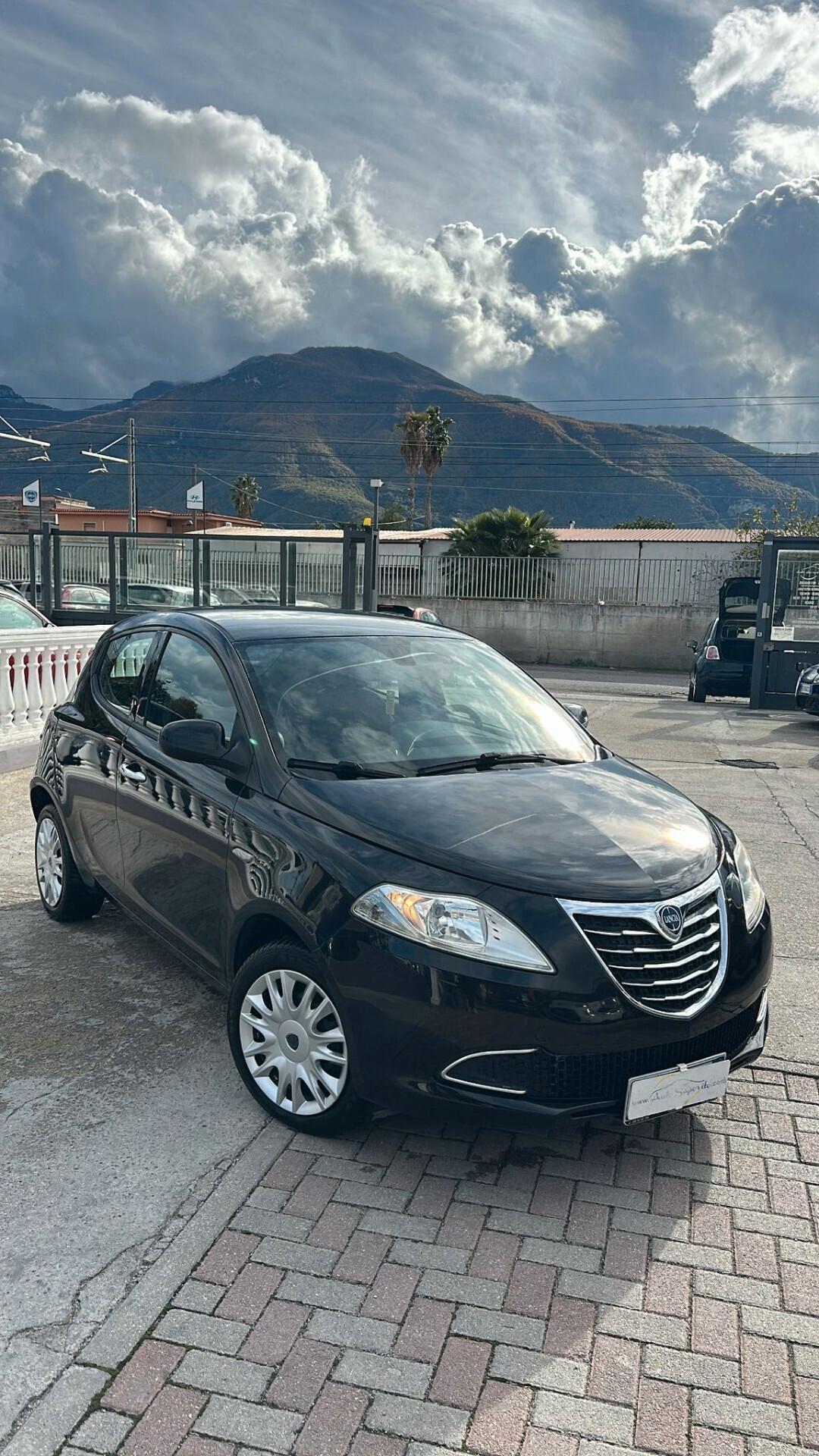 Lancia Ypsilon 1.3 MJT 16V 95 CV 5 porte S&S Silver