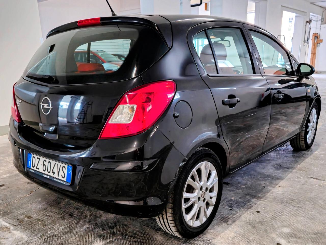 Opel Corsa 1.2 5 porte Cosmo