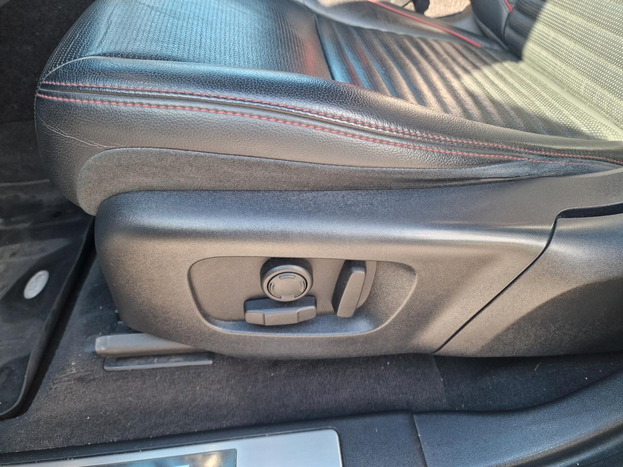 Land Rover Discovery Sport 2.0 eD4 150 CV 2WD R-Dynamic SE