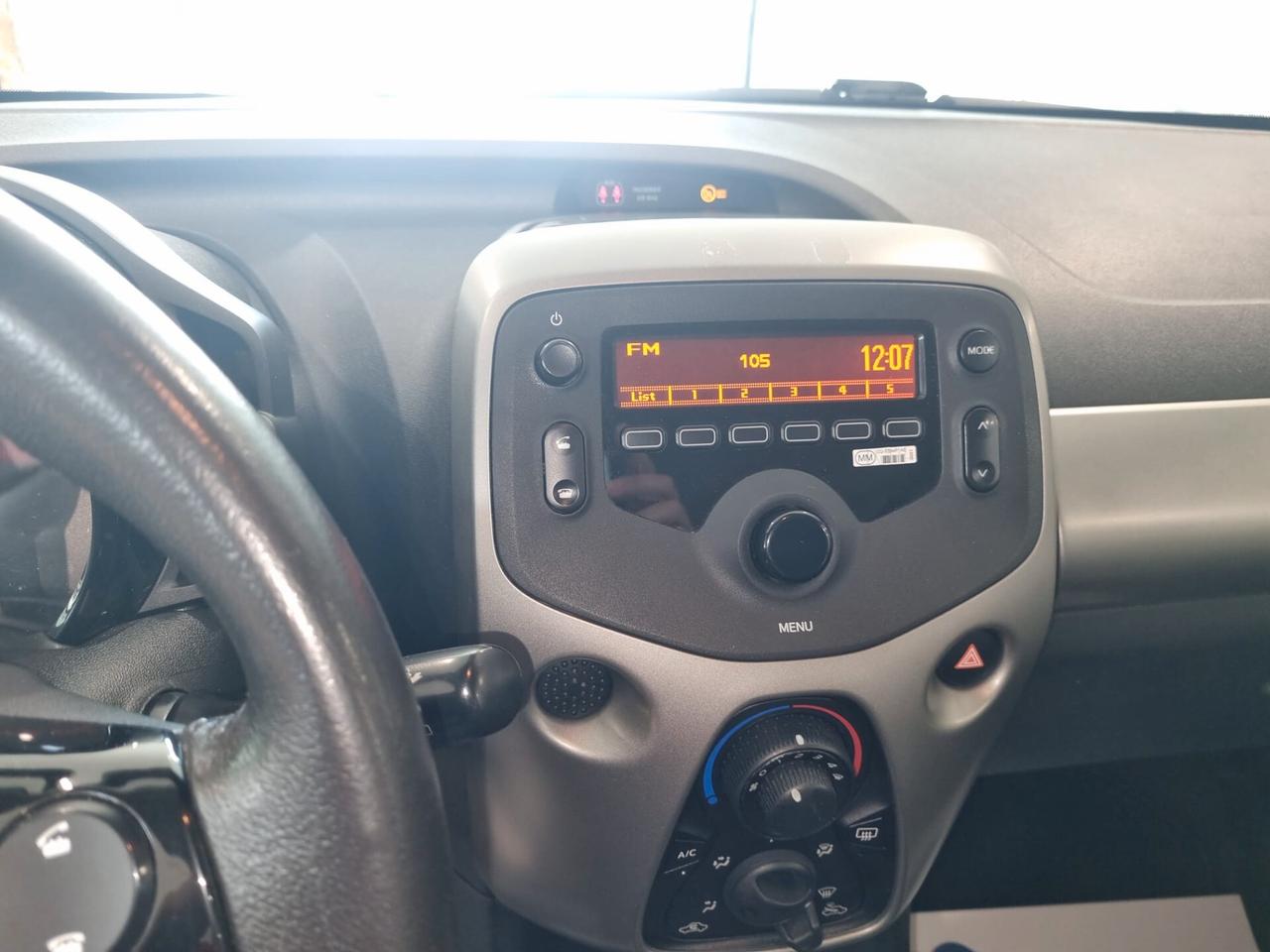 Toyota Aygo 1.0 VVT-i 69 CV 5 porte x-cool