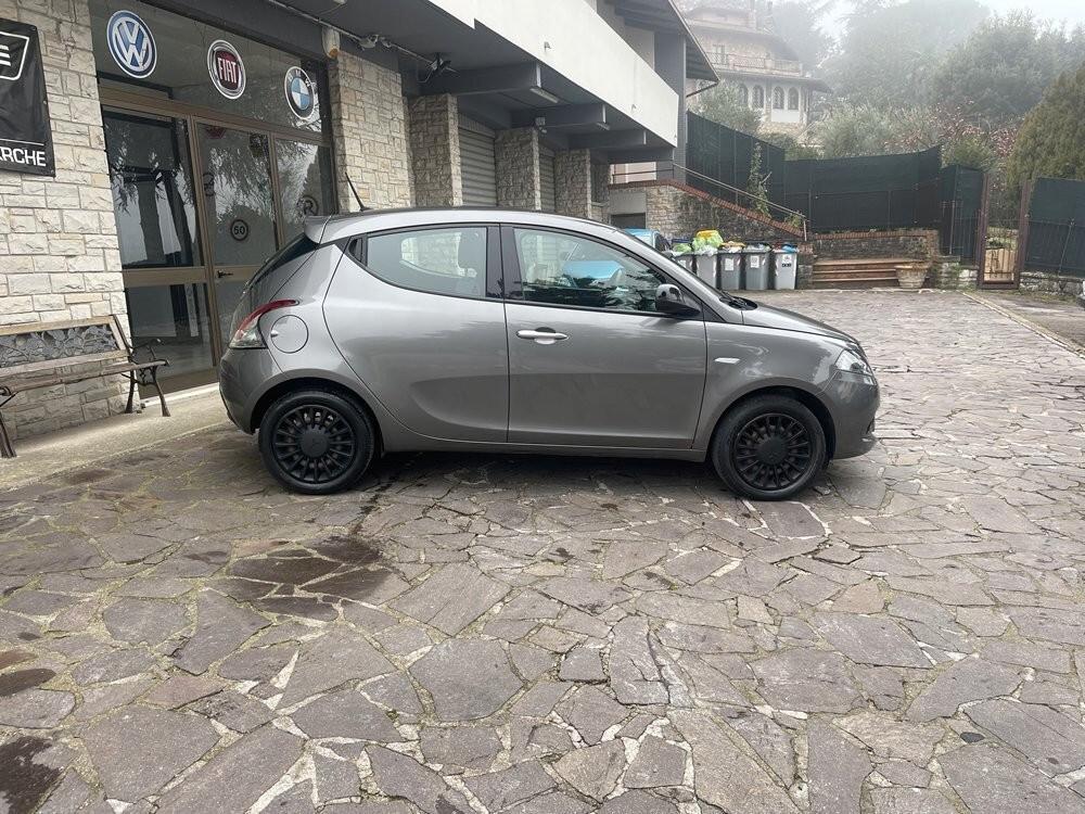 Lancia Ypsilon 1.0 FireFly 5 porte S&S Hybrid Ecochic NEO PATENTATI