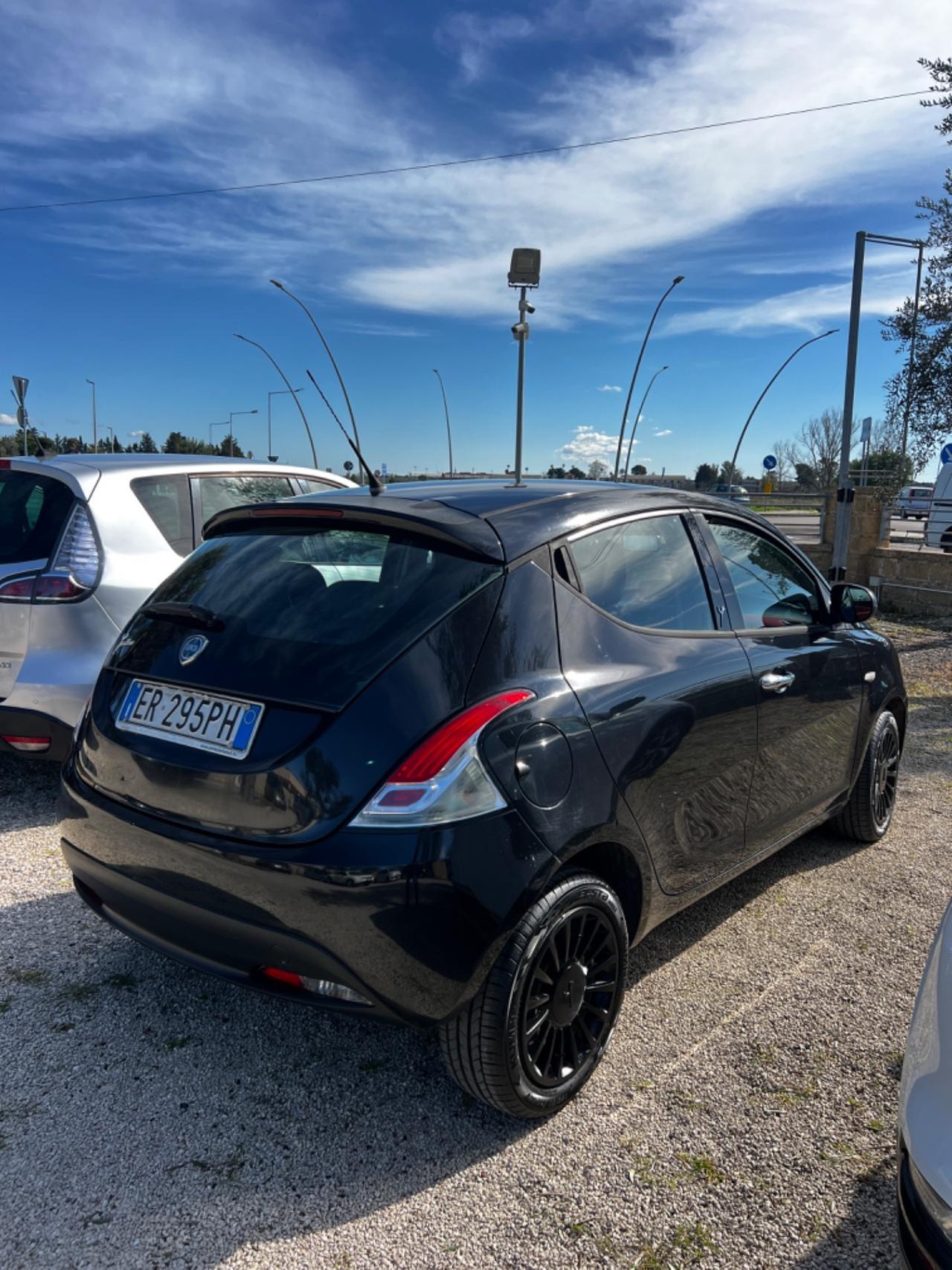 Lancia Ypsilon 1.3 MJT 16V 95 CV 5 porte S&S Gold full !!