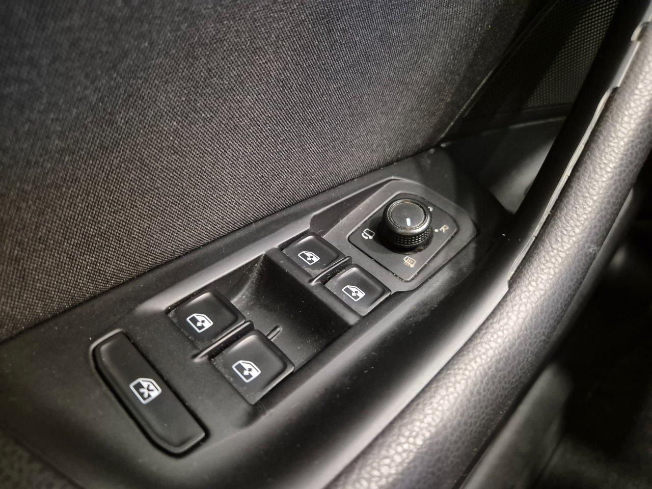 Volkswagen Passat Variant 1.6 tdi Business 120cv - NEOPATENTATI - ACC/Lim - Carplay - Sens. Park.