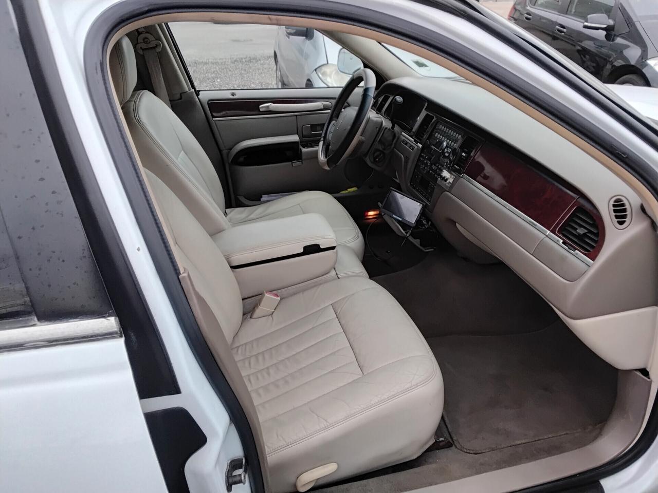 Lincoln Town Car town 7
