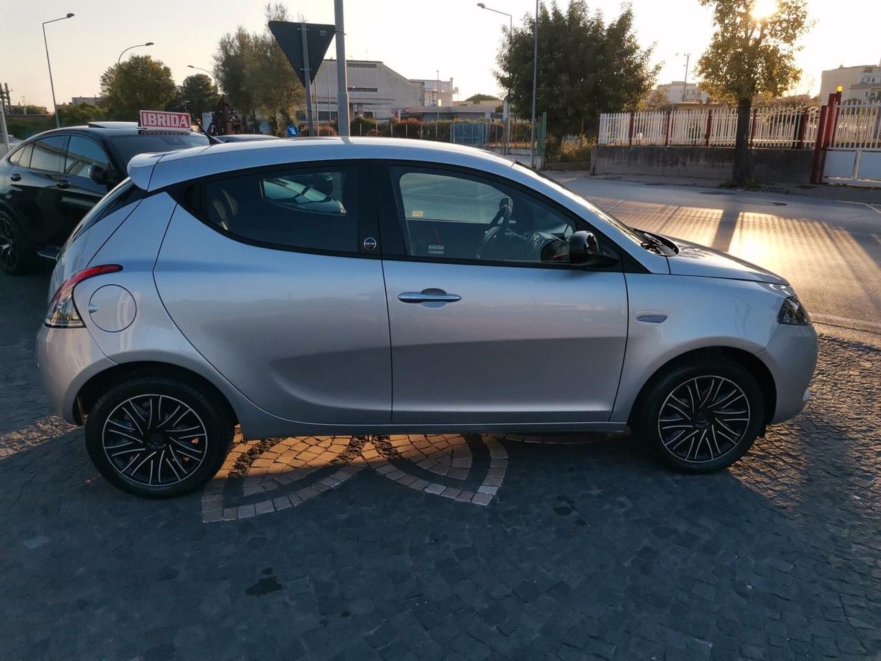 Lancia Ypsilon 1.2 69 CV 5 p. GPL Ecochic Gold