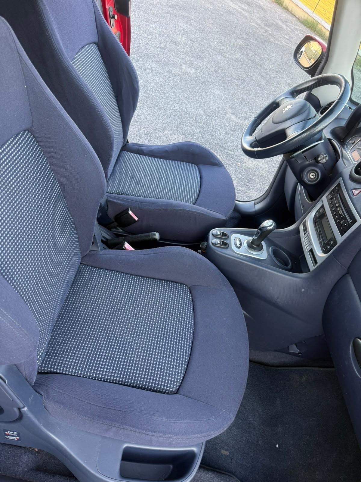 Peugeot 1007 1.4 Happy