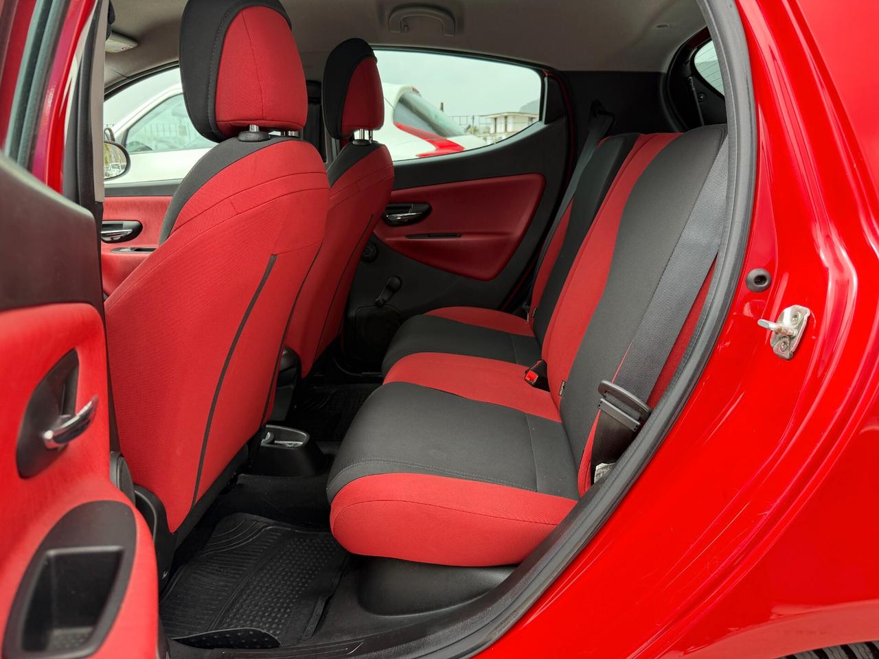 LANCIA YPSILON ANNO 2013 1.3 MJT 95 CV