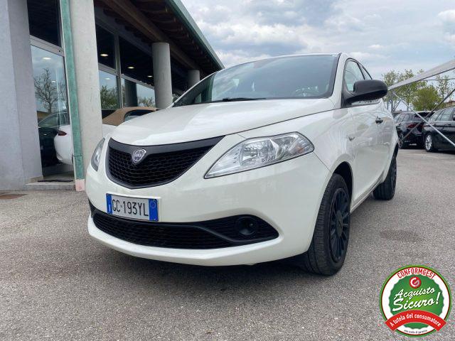 LANCIA Ypsilon 1.0 FireFly 5 porte S&S Hybrid Ecochic Silver