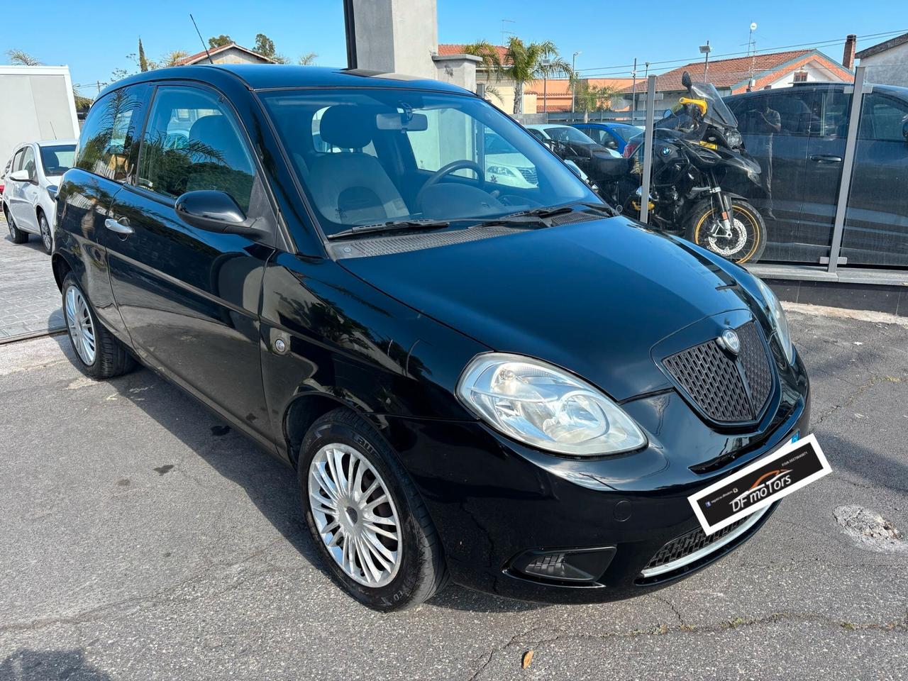Lancia Ypsilon 1.3 MJT 75 CV Argento
