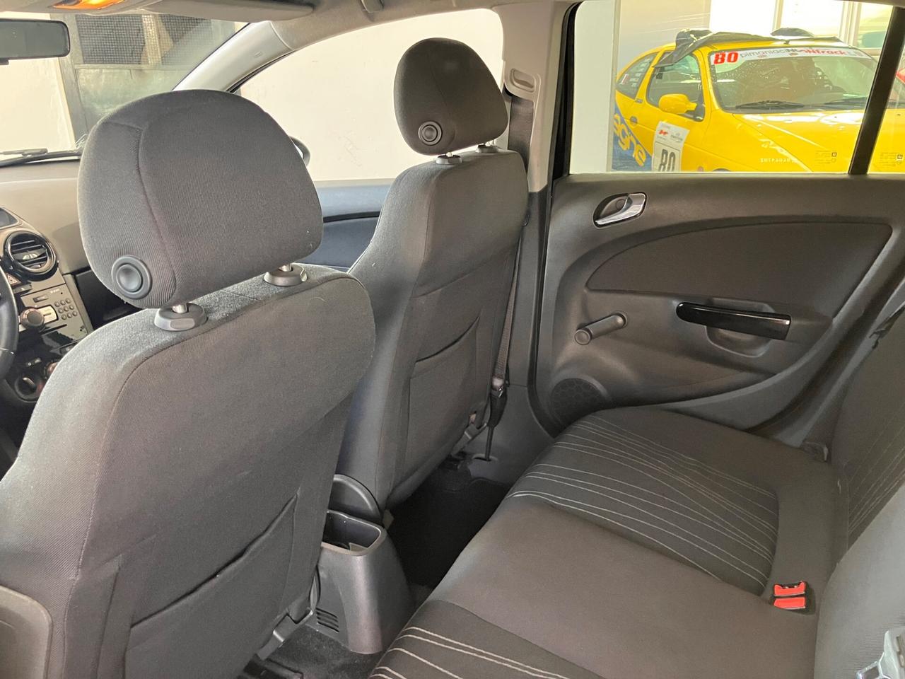 Opel Corsa 1.2 5 porte Cosmo NEOPATENTATI