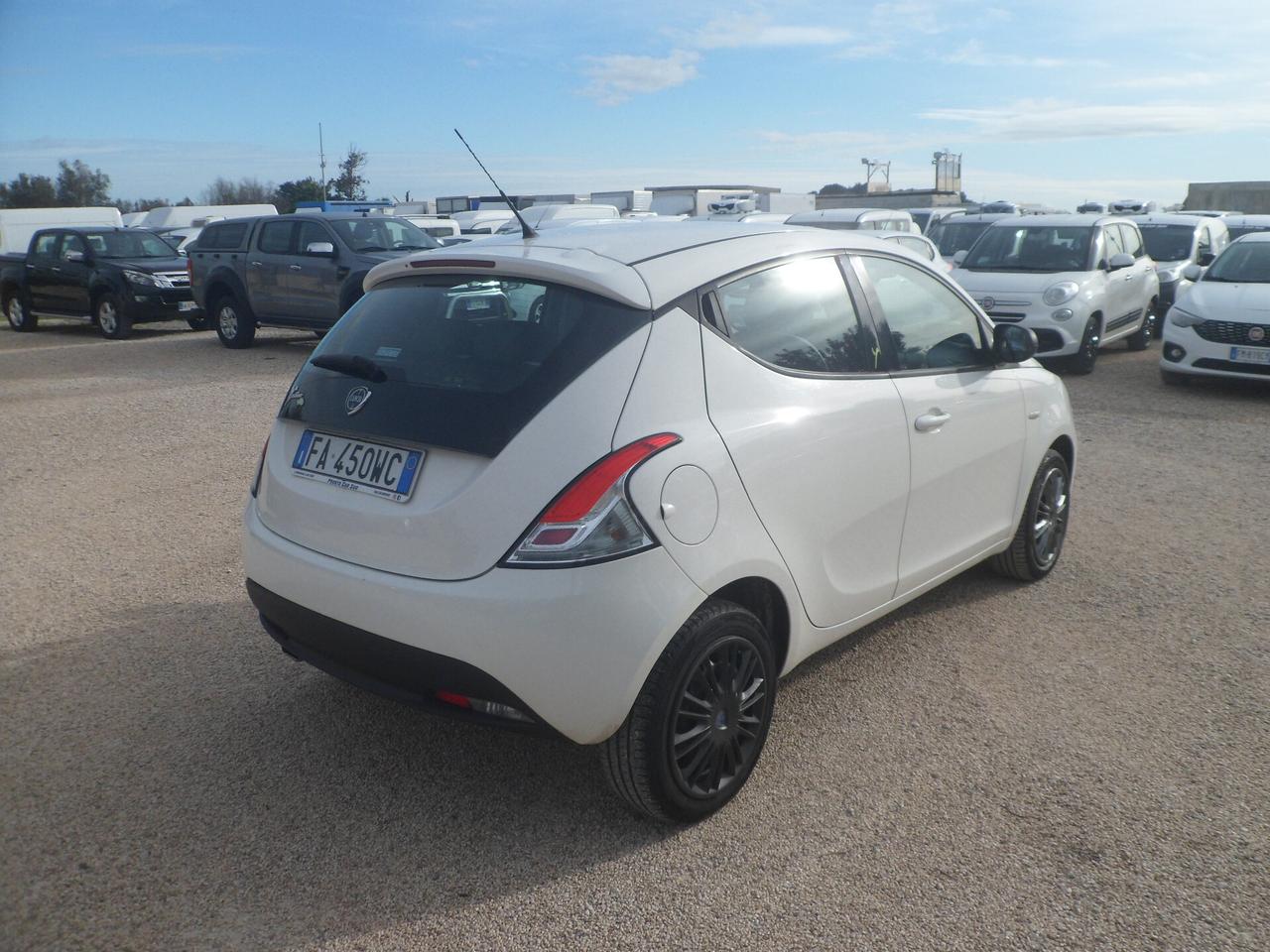 Lancia Ypsilon 0.9 TwinAir 85 CV 5 porte S&S Platinum