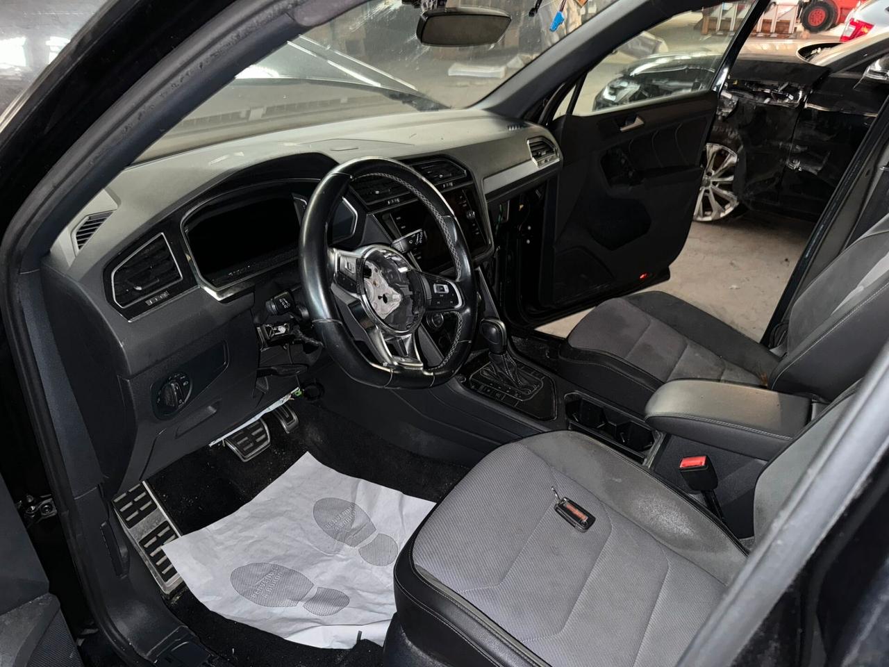 Volkswagen Tiguan 2.0 tdi R-Line 150cv dsg INCIDENTATA