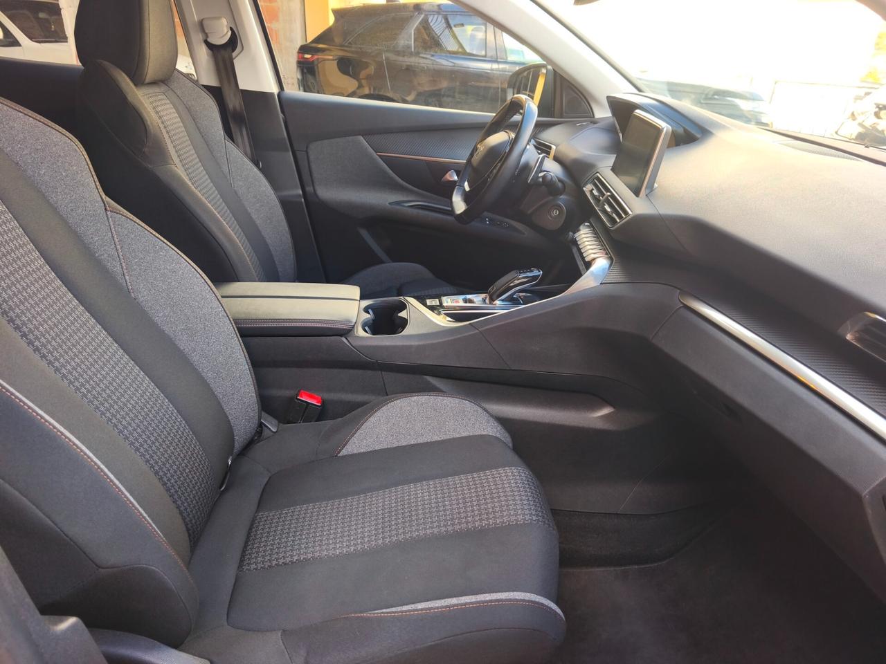 Peugeot 3008 HDi 130 CV EAT8 Business