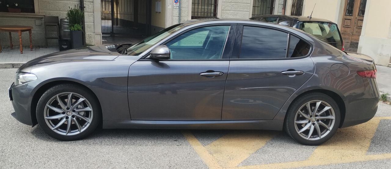 Alfa Romeo Giulia 2.0 Turbo 200 CV AT8 Super