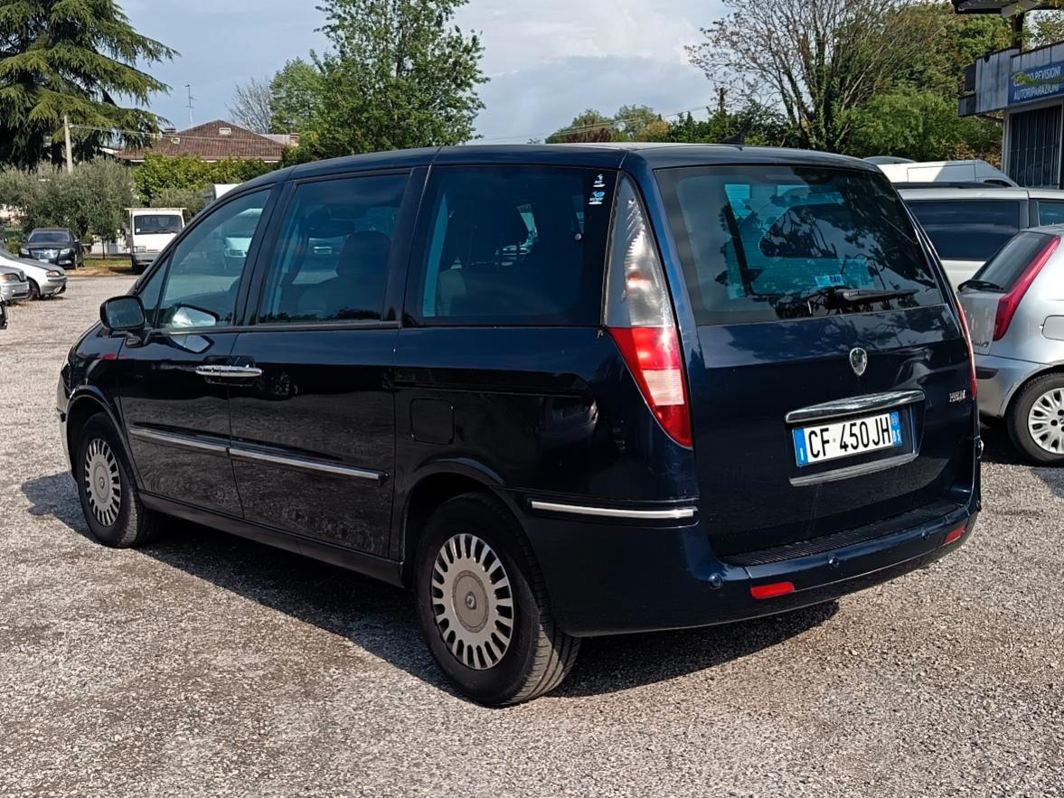 Lancia Phedra 2.2 Jtd 7 posti - Gancio traino Emblema