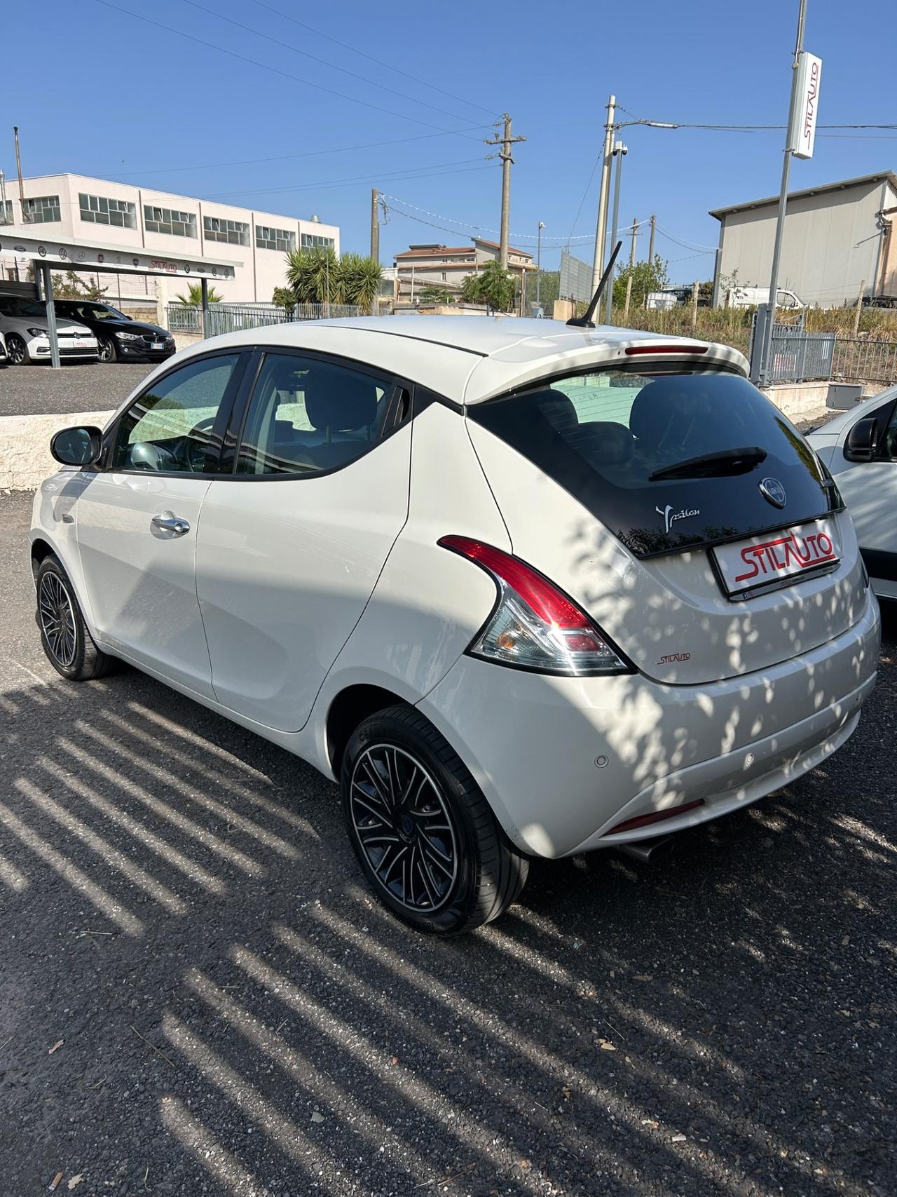 Lancia Ypsilon 1.0 FireFly 5 porte S&S Hybrid Ecochic Gold