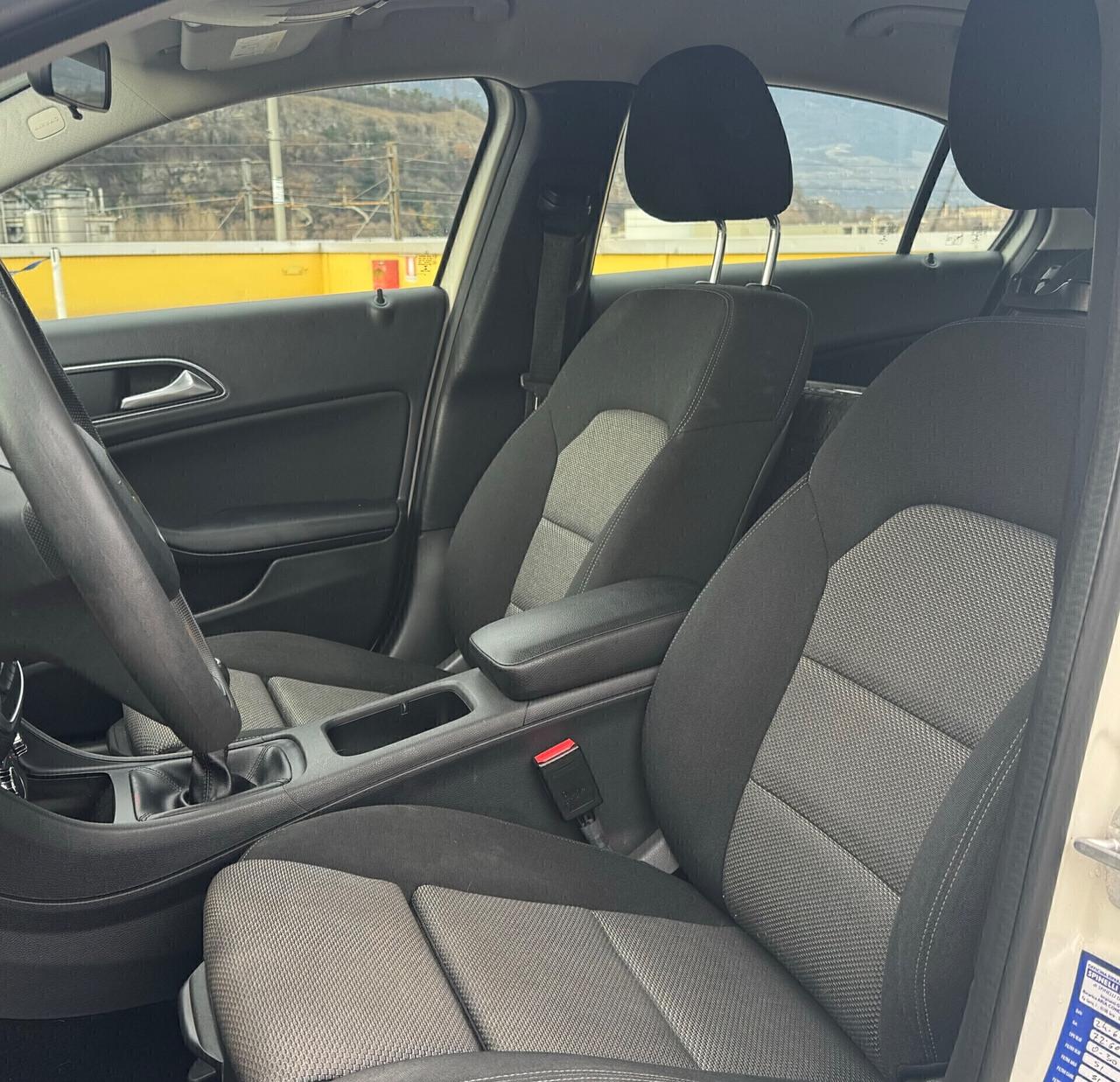 Mercedes-benz A 180 Premium SOLO 84.000km