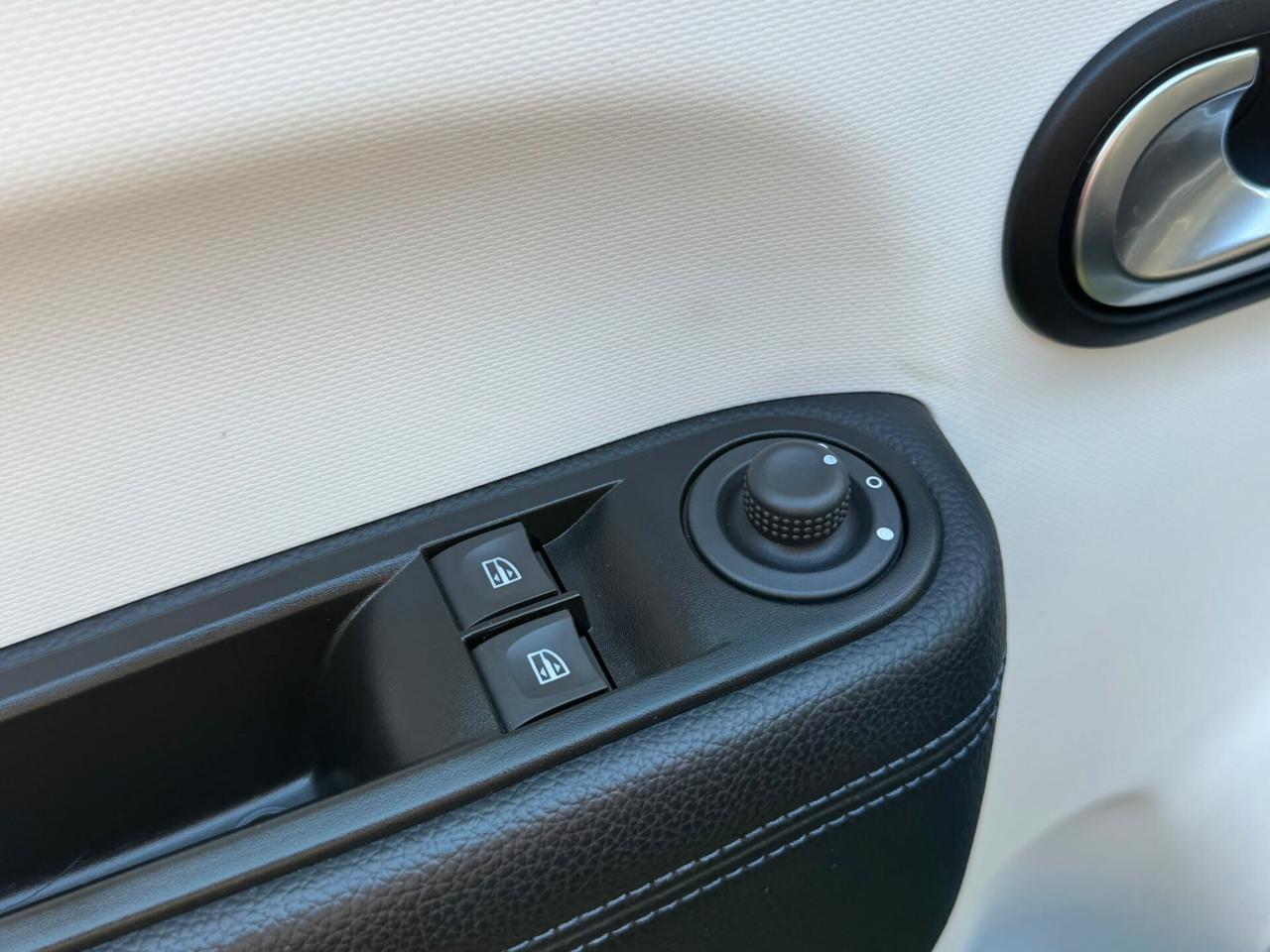Renault Twingo 1.0 71CV SIGNATURE **PELLE NAVI SENSORI LED CAMERA GARANZIA PRONTA CONSEGNA NEOPATENTATI