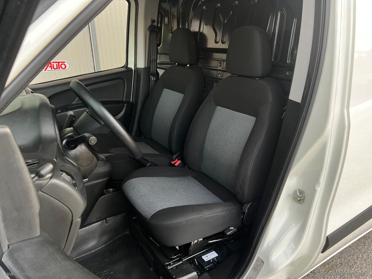 Doblò 1.6 MJT 105 PL-TA Cargo MaxiXL Bus