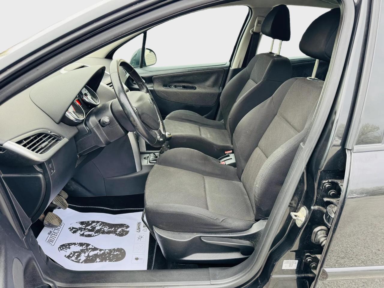 Peugeot 207 1.4 HDi anno 2009 neo patentati