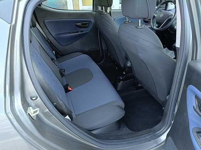 Lancia Ypsilon 1.0 Hybrid 69cv PLATINO AZIENDALE