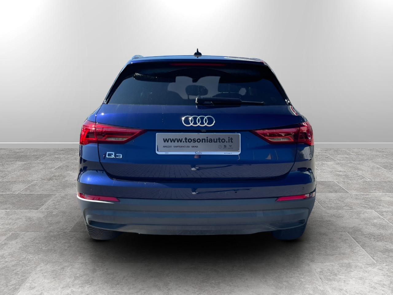 AUDI Q3 45 1.4 tfsi e Business s-tronic
