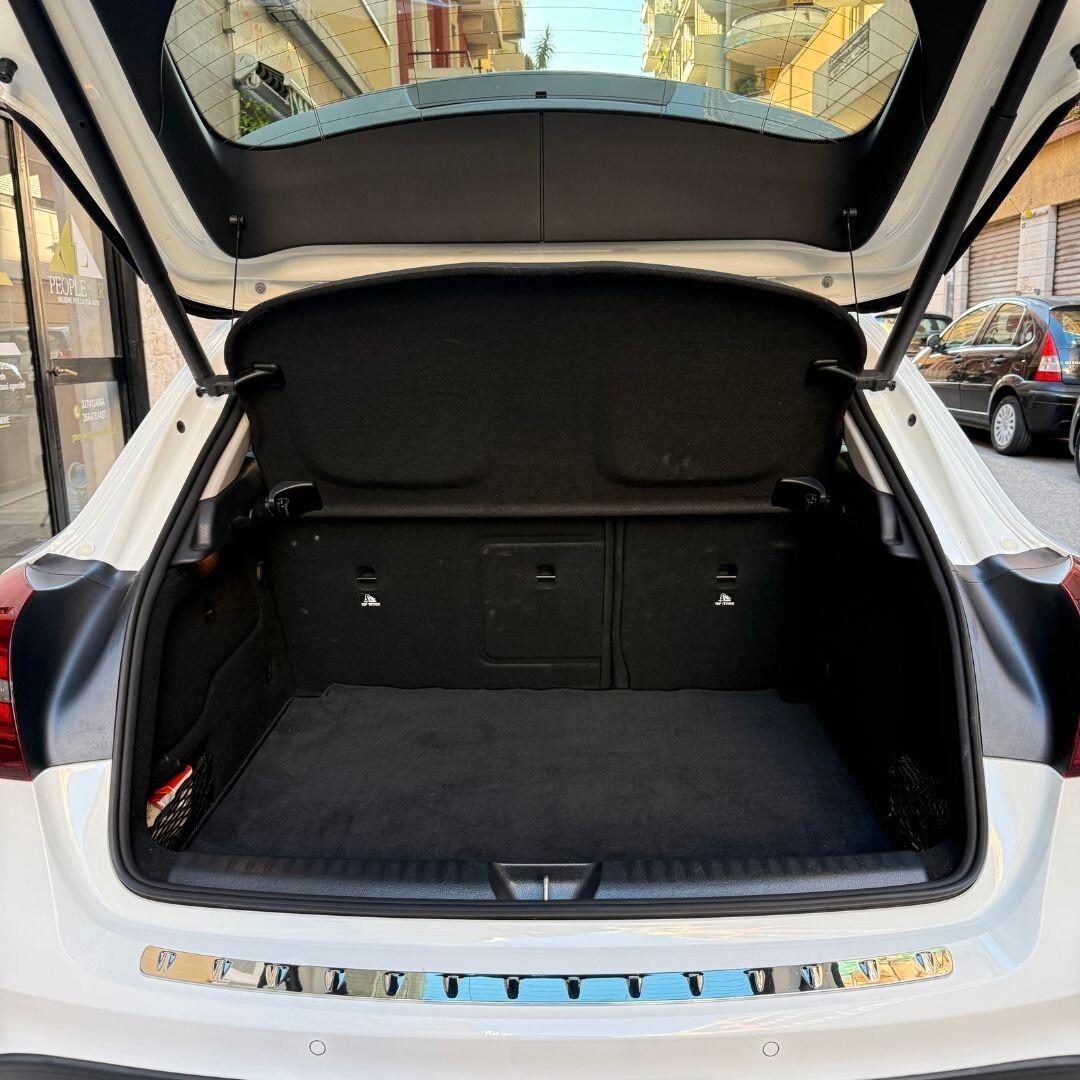 Mercedes GLA 200 d Premium Night Edition **FULL**