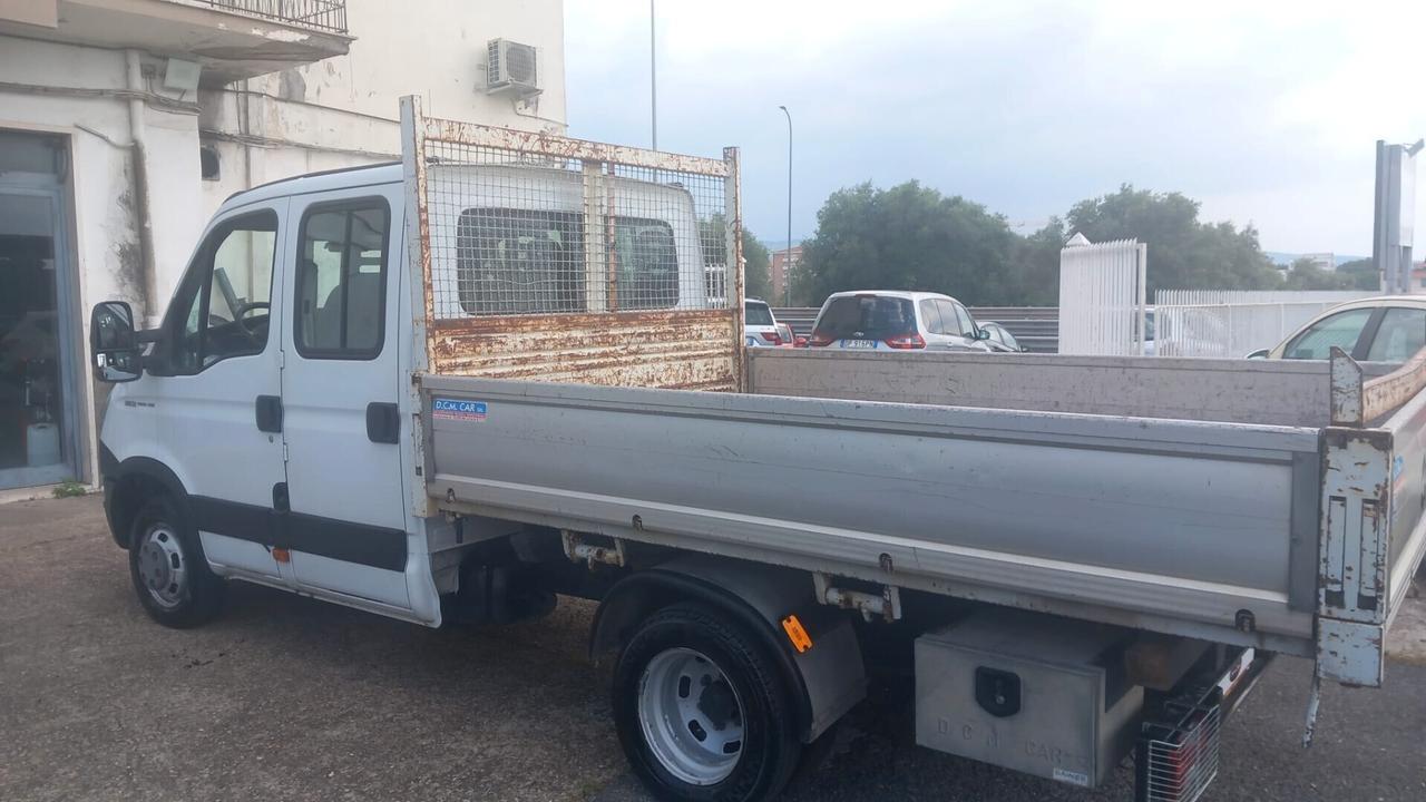Iveco Daily 35C15D 2.3 HPT doppia cabina 7 posti trilaterale