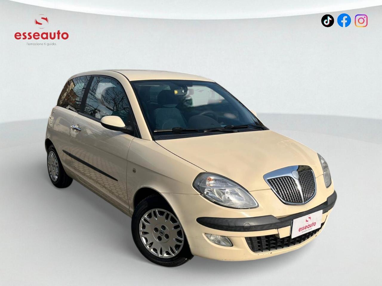 Lancia Ypsilon 1.2 16V Platino