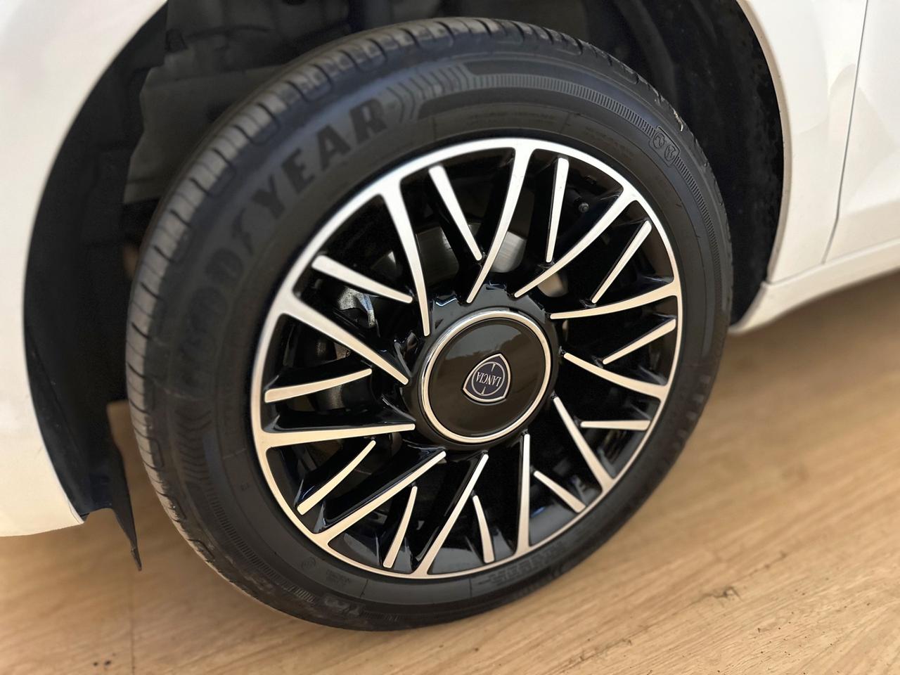 Lancia Ypsilon Hybrid Platino PREZZO REALE
