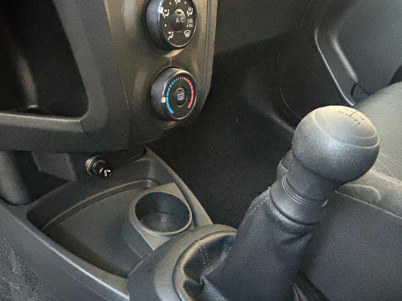 Toyota Yaris 1.0 5P Luxury pack