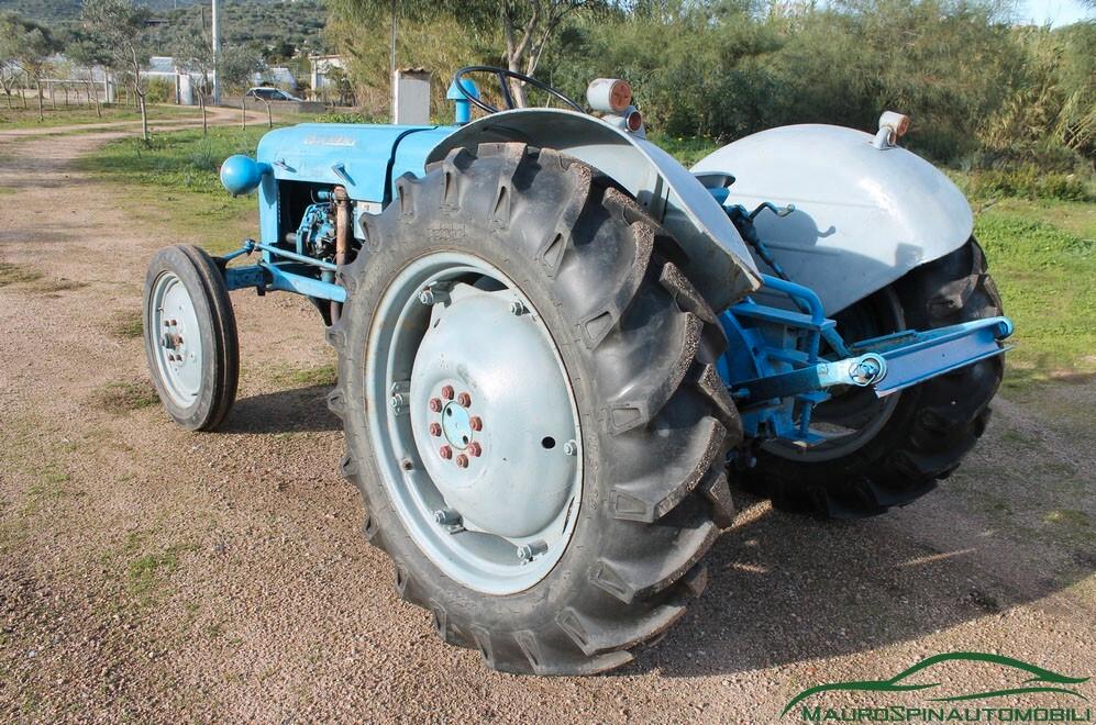 TRATTORE AGRICOLO FORD DEXTA 32 CV