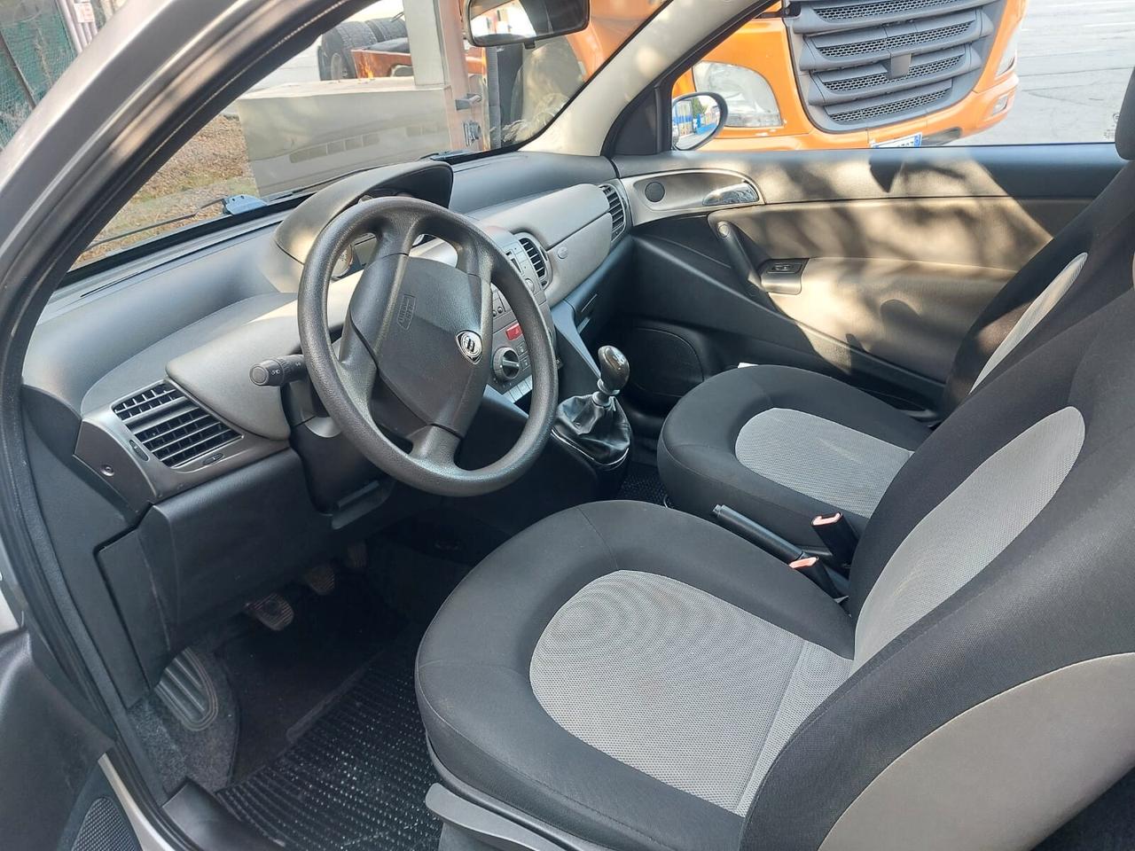 Lancia Ypsilon 1.2 16V UNICO PROPRIETARIO OK NEOPATENTATI