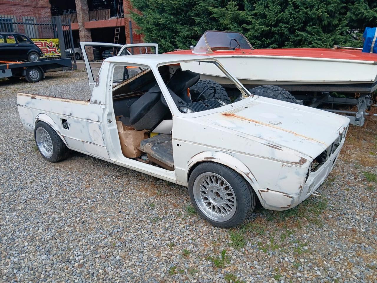 Volkswagen Caddy da restaurare