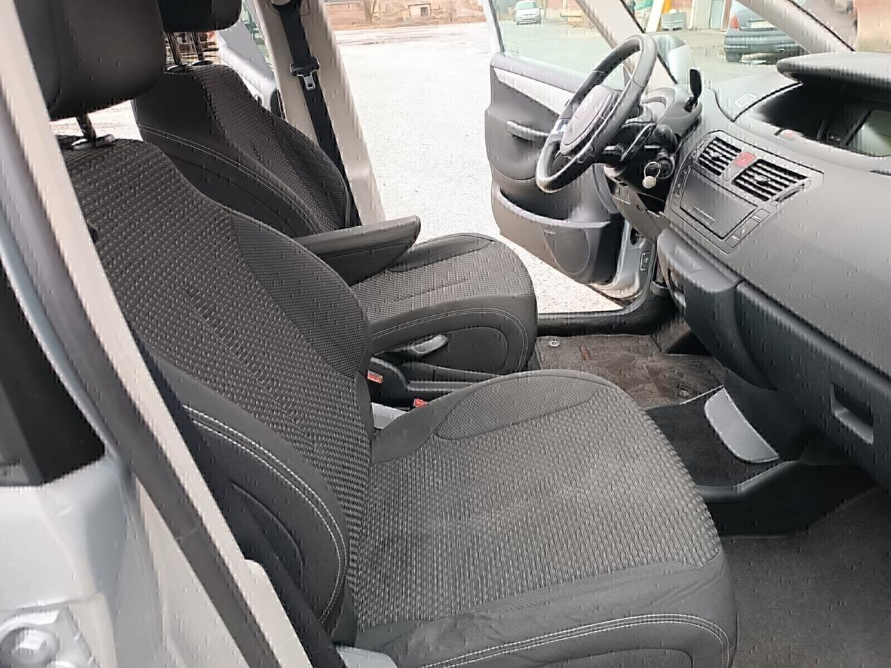 Citroen C4 2011---1.6 Diesel Automatica 7 Posti